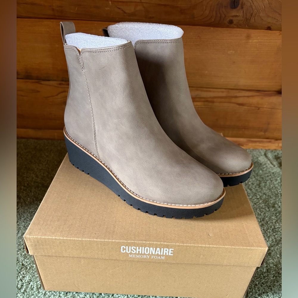 NWT Cushionaire Wedge Bootie ✨